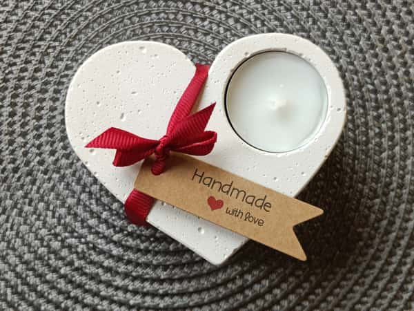 Hjärtformad värmeljushållare i gips