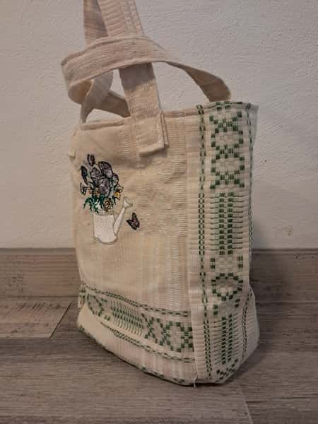 Väska sydd i linne.