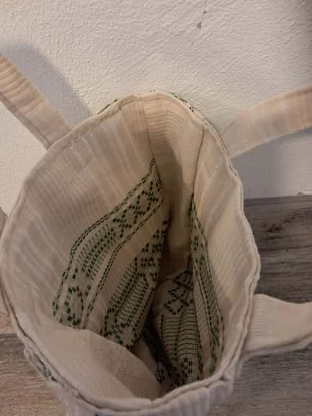 Väska sydd i linne.