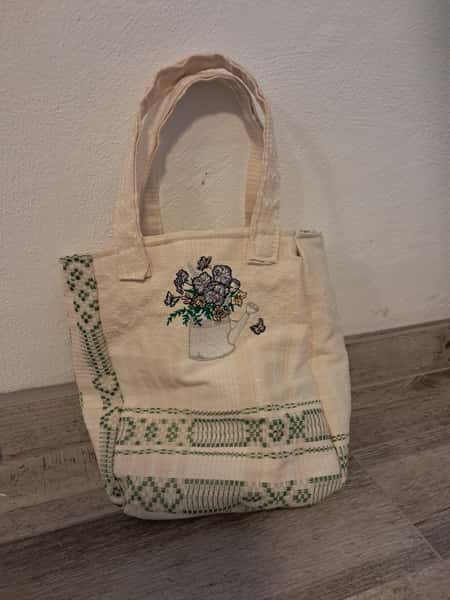 Väska sydd i linne.