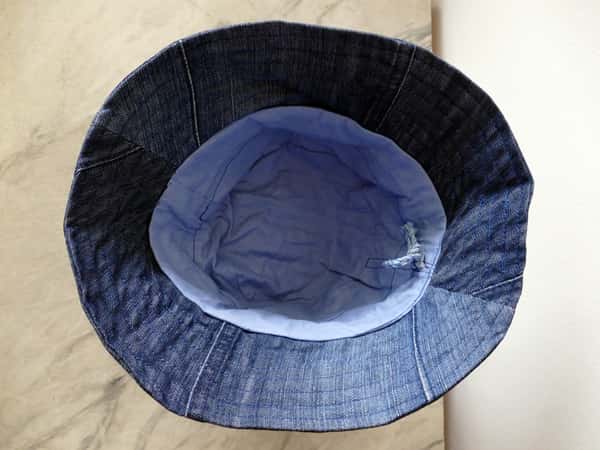 Buckethatt, fiskehatt, sydd av återbrukade blå jeans.