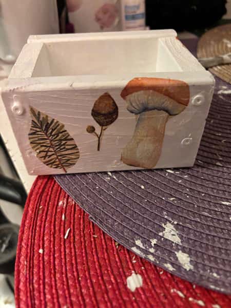 Handgjord minilåda i trä – skogskänsla i litet format 🌲🍄