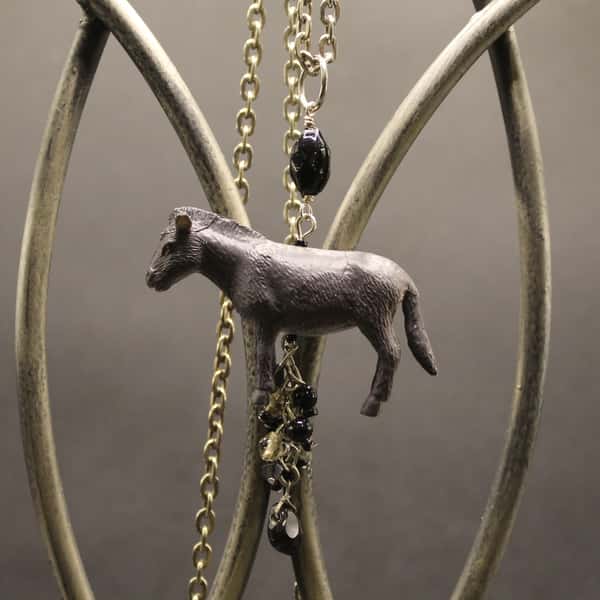 Halsband av återbruk – åsna