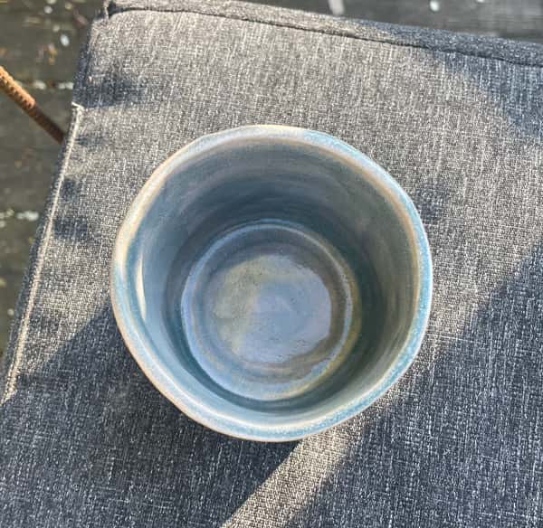 Liten mugg i stengodskeramik ljusblå