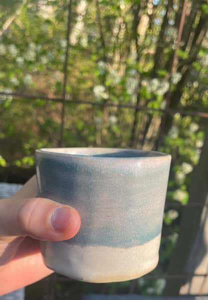 Liten mugg i stengodskeramik ljusblå