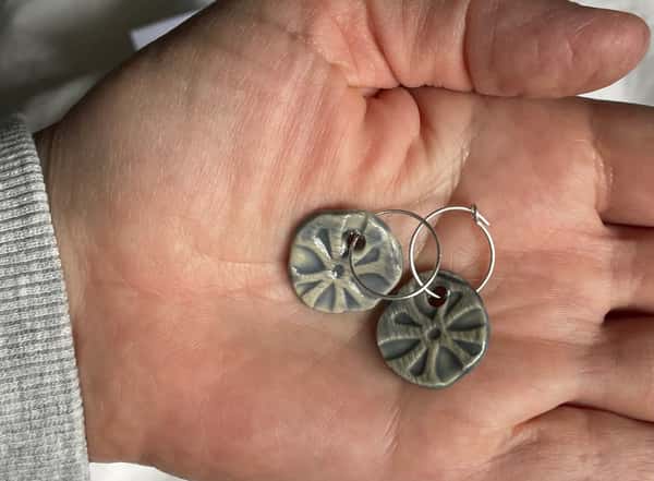 Keramik +silver örhängen blomma  18mm
