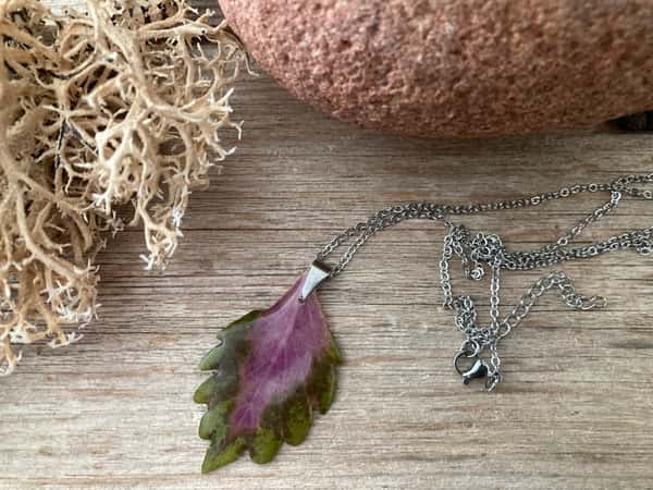 Halsband PALETTBLAD 1